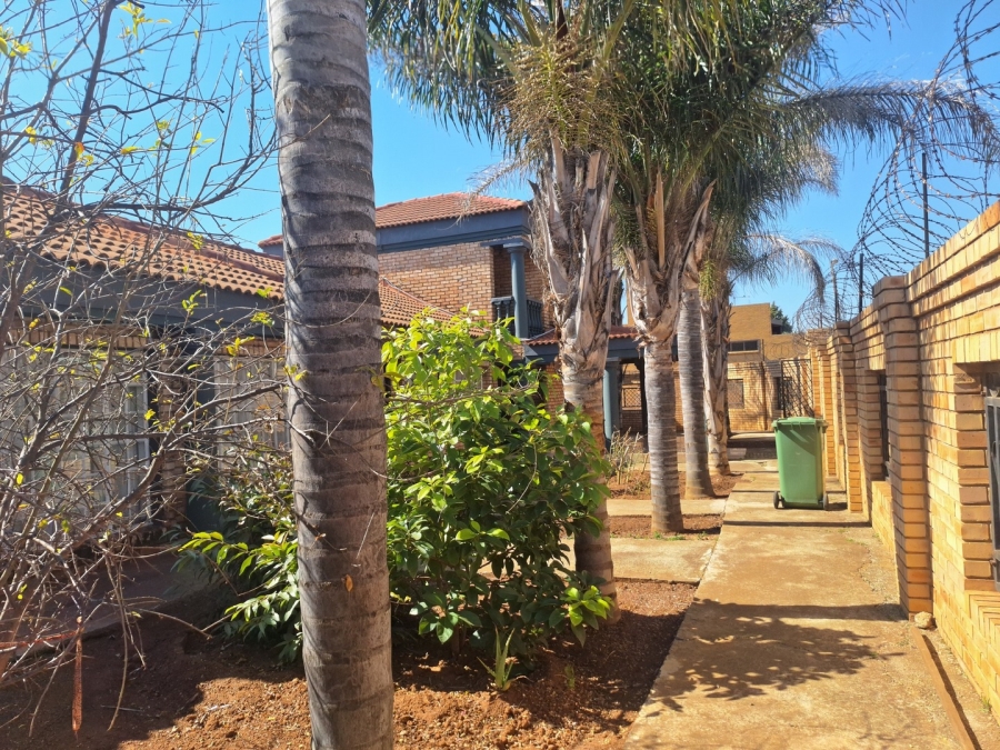 4 Bedroom Property for Sale in Mohadin North West
